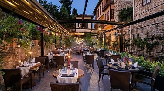 Bodyguard Services Antalya Turkey Tailored for Luxury Shopping, Fine Dining, and Private Chauffeured Tours